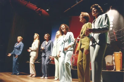 O grupo Vocal sem Batuta durante a estreia do espetáculo “Paratodos”, em  2006<!-- NICAID(16024718) -->