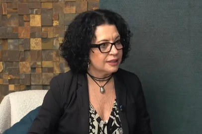 Poeta e psicanalista é entrevistada no RivoTalks.<!-- NICAID(16337035) -->