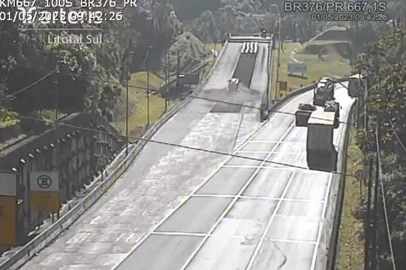 Saída para área de escape evita explosão de um caminhão carregado de etanol na BR-376<!-- NICAID(15417345) -->