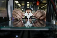 Porto Alegre, RS, Brasil – Ambiente de criação e prototipagem no FABLAB do Tecnopuc, um dos principais polos de inovação do Rio Grande do Sul. O espaço conecta tecnologia, pesquisa e desenvolvimento de novas soluções, aproximando empresas, startups e o meio acadêmico.Indexador: jeff botega<!-- NICAID(16366839) -->