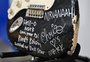 Guitarra destruída por Kurt Cobain é leiloada por quase R$ 3 milhões