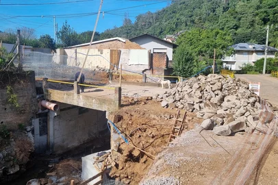 Obras de pontilhões que são realizadas em Galópolis. Estão entre pontos que foram recuperados pelo município após chuvas de 2024. <!-- NICAID(16026055) -->