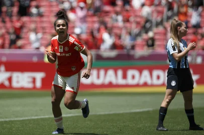 Porto Alegre, RS, Brasil, 02/11/2022 - Primeiro GreNal que decidirá a equipe Campeã do Campeonato Gaúcho feminino 2022. O primeiro jogo é no Beira-Rio. Foto: Jefferson Botega / Agencia RBSIndexador: Jeff Botega<!-- NICAID(15253544) -->
