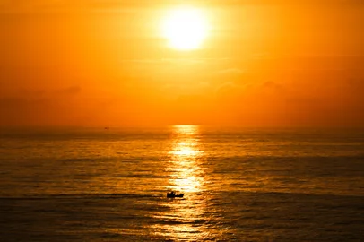 TORRES, RS, BRASIL, 09-01-2026: As primeiras horas de luz em pontos turísticos de Torres. O amanhecer em Torres encanta turistas brasileiros e estrangeiros nas formações rochosas que são os cartões postais do litoral norte. Foto: Renan Mattos/Agência RBS<!-- NICAID(16200910) -->