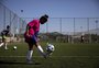 Pioneiro no país, Centro de Desenvolvimento do Futebol Feminino treina mais de cem adolescentes na Capital