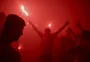 Torcida recepciona o Inter com Ruas de Fogo antes do Gre-Nal 453; veja o vídeo