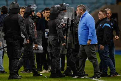 Eduardo Magrisso, dirigente do Grêmio, reclama da arbitragem em Grêmio x CSA<!-- NICAID(16042211) -->
