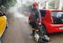 Com recuo da água, moradores da zona sul de Porto Alegre começam a limpeza em casas e lojas