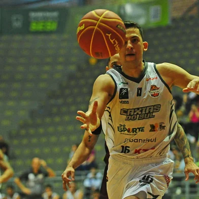 CAXIAS DO SUL, RS, BRASIL, 27/03/2024. Caxias do Sul Basquete x Franca, jogo válido pela 37ª rodada do Novo Basquete Brasil - NBB 2023/2024 - realizado no ginásio do Sesi. (Porthus Junior/Agência RBS)<!-- NICAID(15718989) -->