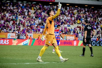 FORTALEZA X RETRÔCE -  COPA DO BRASIL/FORTALEZA X RETRÔ - ESPORTES - O goleiro Fabián Volpi, do Retrô, defende pênalti na partida entre Fortaleza e Retrô válida pela terceira fase da   Copa do Brasil 2025, realizado na Arena Castelão, em Fortaleza, na noite desta quarta-feira (21). Após empate por 1   a 1 (2 a 2 no agregado), o Retrô venceu por 4 a 1, nos pênaltis, e avançou às oitavas de final.    21/05/2025 - Foto: JONATHAN FEITOSA DE SOUSA/W9 PRESS/ESTADÃO CONTEÚDOEditoria: ESPORTESLocal: FORTALEZAIndexador: JONATHAN FEITOSA DE SOUSAFonte: W9 PRESSFotógrafo: W9 PRESS<!-- NICAID(16043310) -->