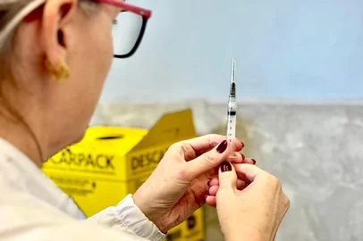 Dia D de vacinação tem grande procura nas primeiras horas em Passo Fundo, com destaque para idosos<!-- NICAID(16263917) -->