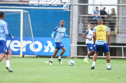 Na foto: Léo Moura, lateral-direito do GrêmioRS - FUTEBOL/TREINO GREMIO  - ESPORTES - Jogadores do Gremio realizam treino durante a manha desta terca-feira, na preparaÃ§Ã£o para o Campeonato Brasileiro 2019. FOTO: LUCAS UEBEL/GREMIO FBPA<!-- NICAID(14316384) -->