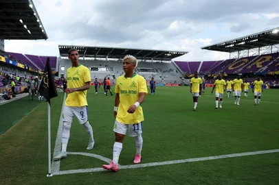 ORLANDO, FLORIDA - JUNE 17: Marcelo Allende #11 and Arthur Sales #9 of Mamelodi Sundowns FC walk off the field during a weather delay prior to the FIFA Club World Cup 2025 group F match between Ulsan HD FC and Mamelodi Sundowns FC at Inter&Co Stadium on June 17, 2025 in Orlando, Florida.   Dan Mullan/Getty Images/AFP (Photo by Dan Mullan / GETTY IMAGES NORTH AMERICA / Getty Images via AFP)<!-- NICAID(16062188) -->
