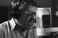 Amor e Morte em Julio Reny (2025), documentário de Fabrício Cantanhede<!-- NICAID(16079956) -->