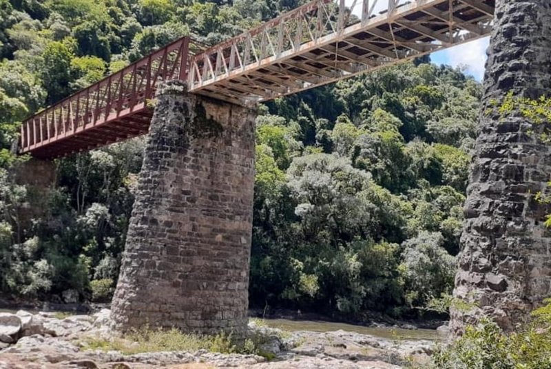Foi dado início as obras de recuperação da Ponte do Korff, uma ponte centenária, localizada na divisa dos municípios de Caxias do Sul e Campestre da Serra. A obra está em fase inicial e tem prazo de 90 dias para ser concluída.<!-- NICAID(14711597) -->