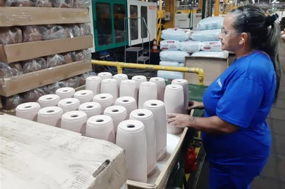 Termolar abre 80 novas vagas de emprego no setor de produção<!-- NICAID(16002984) -->