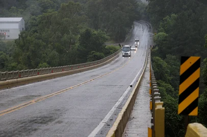 CAXIAS DO SUL, RS, BRASIL, 20/11/2024. Ponte Seca localizada no Km 74 da RS-122, em Caxias do Sul. A ponte está dentro do trecho concedido para concessionária Caminhos da Serra Gaúcha (CSG). (Bruno Todeschini/Agência RBS)Indexador: Bruno Todeschini<!-- NICAID(15917513) -->
