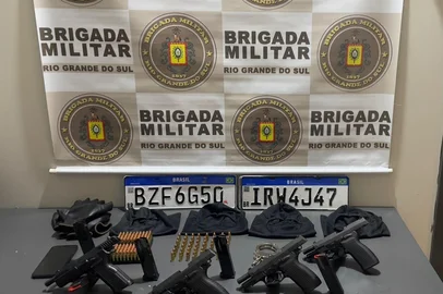 Confronto com a polícia termina com homem baleado e quatro pistolas apreendidas em Canela.<!-- NICAID(16062376) -->
