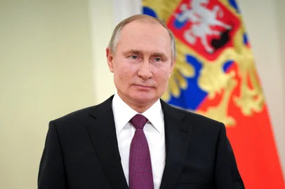 O presidente russo, Vladimir Putin, discursa por ocasião do Dia das Tropas da Guarda Nacional, em Moscou, em 27 de março de 2021. (Foto de Mikhail KLIMENTYEV / Sputnik / AFP).<!-- NICAID(14750449) -->