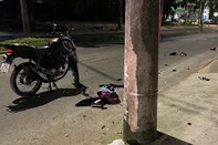 Jovem de 22 anos morre após moto bater em poste na Lomba do Pinheiro<!-- NICAID(16101256) -->