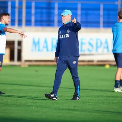Mano Menezes, técnico do Grêmio, em treino no CT Luiz Carvalho