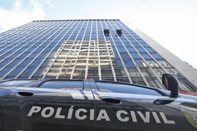 PORTO ALEGRE, RS, BRASIL, 23/01/2024- Com quatro prisões, Polícia Civil deflagra operação que investiga fraude licitatória e associação criminosa na Smed da Capital. Foto: Lauro Alves  / Agencia RBS<!-- NICAID(15657632) -->