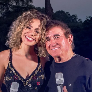 Amado Batista, Bella Alencar<!-- NICAID(15862541) -->