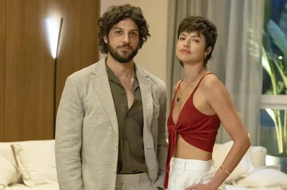 Luma (Agatha Moreira) e Mavi (Chay Suede). *** Local Caption *** Cap253 â cena 42 - <!-- NICAID(15964417) -->