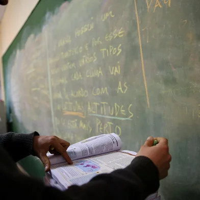 PORTO ALEGRE, RS, BRASIL 28/06/2016 - Especial DOC. Apagão de professores. Professor de 31 anos passou no concurso para lecionar no Estado em 2013, mas já pensa em abandonar a profissão por causa da falta de recursos, baixo salário e desrespeito dos alunos. (FOTO: CARLOS MACEDO/AGÊNCIA RBS).<!-- NICAID(12286454) -->