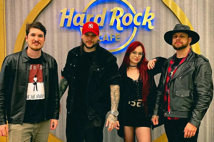 @thetexthree Instagram / Reprodução