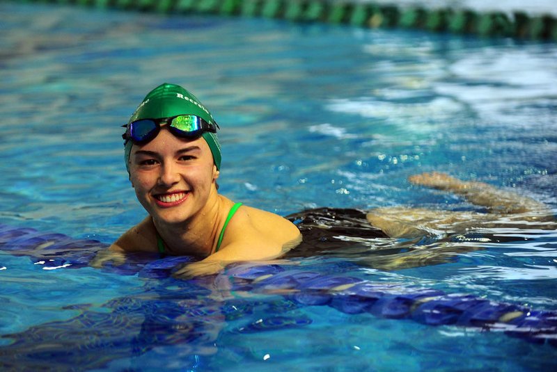 CAXIAS DO SUL, RS, BRASIL, 11/10/2022. Larissa Rodrigues, 17 anos, do município de Ipê, é atleta paralímpica de natação classe S3. Para a série de matérias do paradesporto na região(Porthus Junior/Agência RBS)Indexador:                                 <!-- NICAID(15233249) -->