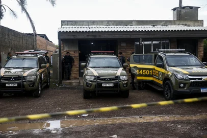 TRAMANDAÍ, RS, BRASIL - 2025.02.26 - Local onde menina foi sequestrada, abusada e mantida em cativeiro em Tramandaí. Polícia está no estabelecimento depois que populares reagiram à prisão agredindo e matando suspeito de cometer os crimes. (Foto: André Ávila/ Agência RBS)Indexador: Andre Avila<!-- NICAID(15984570) -->