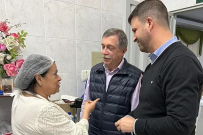 Adiló Didomenico e Neri, O Carteiro em jantar beneficiente no Loteamento Bortolini. <!-- NICAID(15159878) -->