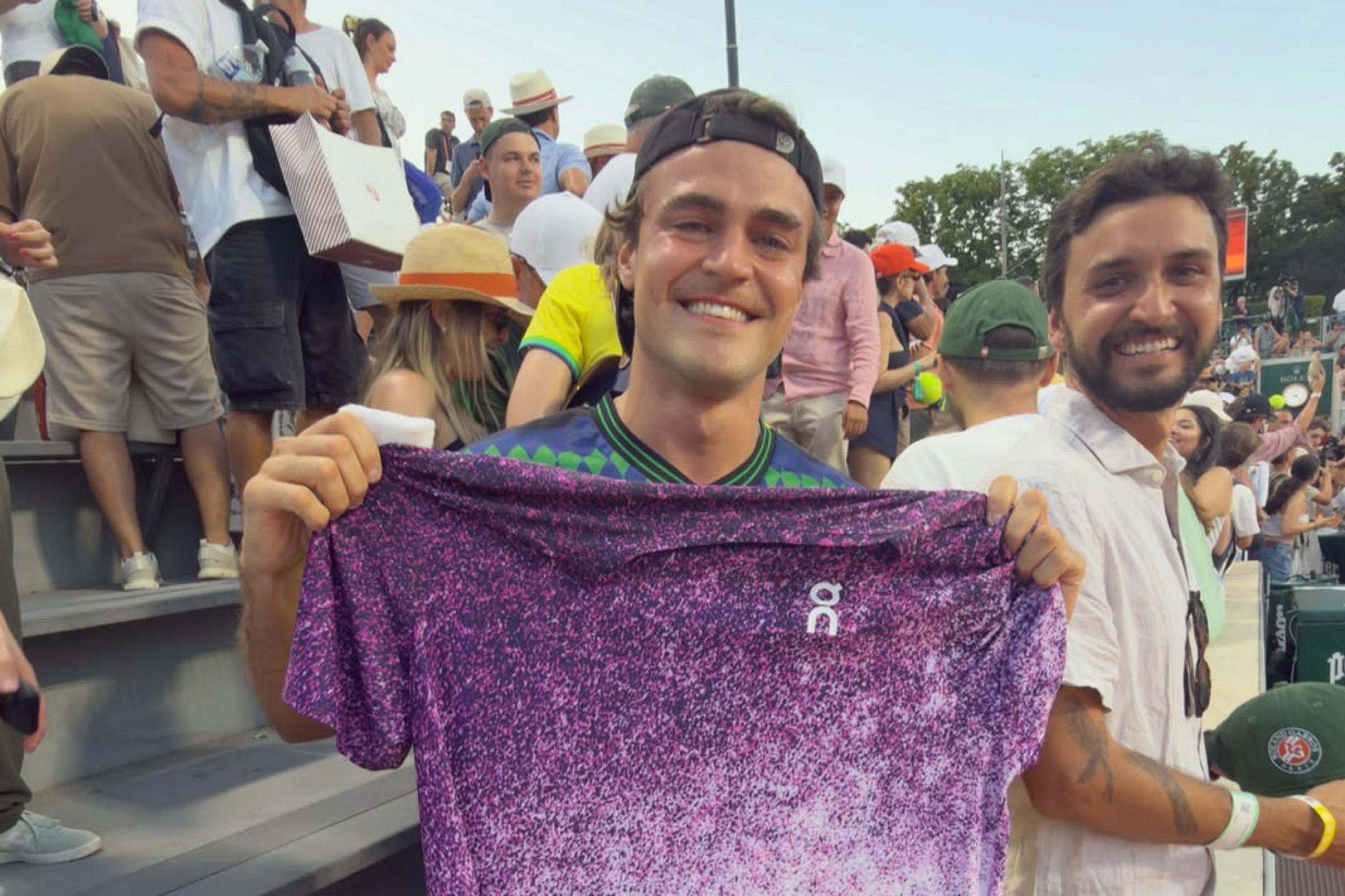 Gremista que ganhou camiseta de João Fonseca em Roland Garros já foi jogador de futebol e faz sucesso nas redes sociais