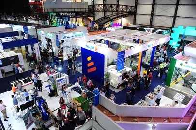 CAXIAS DO SUL, RS, BRASIL, 20/10/2022. 31ª Mercopar - Feira de Inovação Industrial. Movimento nos pavilhões da Fesata da Uva, no terceiro dia da feira. (Porthus Junior/Agência RBS)Indexador:                                 <!-- NICAID(15241783) -->