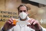 O médico que foi esquecido na cerimônia do início da vacinação no RS