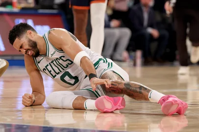 NEW YORK, NEW YORK - MAY 12: Jayson Tatum #0 of the Boston Celtics lays on the ground after being injured against the New York Knicks during the fourth quarter in Game Four of the Eastern Conference Second Round NBA Playoffs at Madison Square Garden on May 12, 2025 in New York City. NOTE TO USER: User expressly acknowledges and agrees that, by downloading and or using this photograph, User is consenting to the terms and conditions of the Getty Images License Agreement.   Elsa/Getty Images/AFP. (Photo by Elsa/Getty Images) (Photo by ELSA / GETTY IMAGES NORTH AMERICA / Getty Images via AFP)<!-- NICAID(16035765) -->