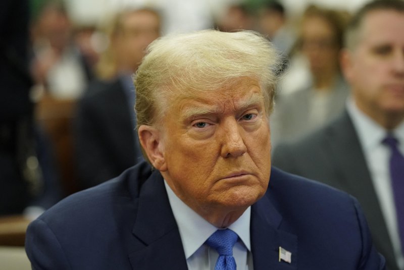 Former US President Donald Trump prepares to testify during his trial at New York State Supreme Court in New York, on November 6, 2023. The 77-year-old once and potentially future president is expected to testify at his civil trial in which he stands accused of fraudulently inflating those famous assets to advance his real estate empire. (Photo by Eduardo MUNOZ ALVAREZ / POOL / AFP)Editoria: POLLocal: New YorkIndexador: EDUARDO MUNOZ ALVAREZSecao: trialsFonte: POOLFotógrafo: STR<!-- NICAID(15589087) -->