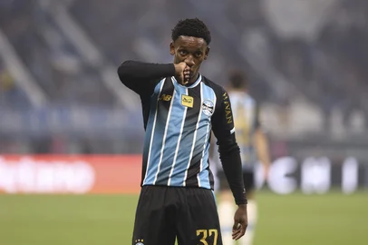 Bruno Todeschini / Agencia RBS PORTO ALEGRE, RS, BRASIL, 30-05-2026: Grêmio x Corinthians, partida válida pela 18ª rodada do Campeonato Brasileiro 2026. O jogo ocorre na Arena, em Porto Alegre. Na foto, o jogador do Grêmio, Gabriel Mec. Foto: Bruno Todeschini/Agência RBSIndexador: Bruno Todeschini<!-- NICAID(16296843) -->