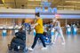 Travelers wearing a face mask walk by the KLM check-in area of Amsterdam Schiphol airport on May 11, 2020, as the lockdown introduced two months ago to fight the spread of the Covid-19 disease caused by the novel coronavirus starts to ease. - KLM airlines makes the wearing of face masks mandatory. (Photo by Evert ELZINGA / ANP / AFP) / Netherlands OUTEditoria: HTHLocal: SchipholIndexador: EVERT ELZINGASecao: air transportFonte: ANPFotógrafo: STR<!-- NICAID(14497290) -->