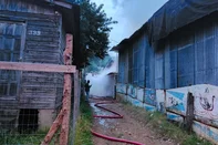 Incêndio destrói casa no bairro Costa e Silva.