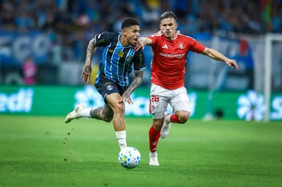 Grenal 454RS - FUTEBOL/COPA DO BRASIL 2026 /GRENAL 454 - ESPORTES - Lance da partida entre Gremio e Internacional disputada na noite desta quinta-feira, na Arena do Gremio, valida pelas quartas de final da Copa do Brasil 2026. FOTO: LUCAS UEBEL/GREMIO FBPAEditoria: SPOLocal: Porto AlegreIndexador: Lucas UebelSecao: futebolFonte: Gremio.netFotógrafo: Grenal 454<!-- NICAID(16359258) -->