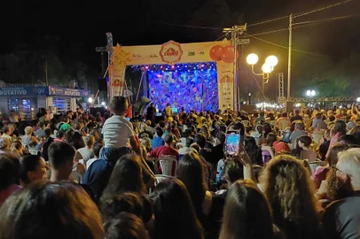 Grupo Tohll se apresenta em Passo Fundo<!-- NICAID(15631677) -->