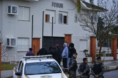 Charqueadas,  RS, BRASIL, 22/06/2022- Mais uma tentativa de definir as penas dos envolvidos na morte de Ronei Wilson Jurkfitz Faleiro Júnior, 17 anos, ocorre nesta quarta-feira (22). O julgamento de três dos nove réus está marcado para começar às 9h, em Charqueadas, região carbonífera do Estado. Foto: Lauro Alves  / Agencia RBS<!-- NICAID(15129512) -->