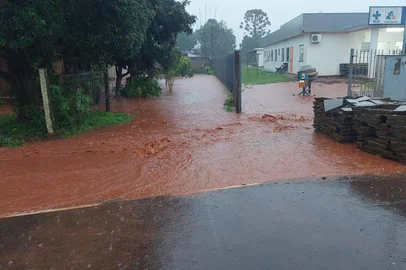 Cidades do norte gaúcho registram alagamentos e transtornos após chuva<!-- NICAID(16061678) -->