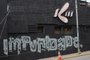 SANTA MARIA, RS, BRASIL - Fachada da boate Kiss recebe grafite na Rua dos Andradas, na área central de Santa Maria. Tragédia, que deixou 242 mortos, completa oito anos no próximo dia 27. (Foto: Ronald Mendes/Especial)<!-- NICAID(14695826) -->
