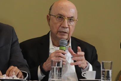 Lula encontra ex-presidenciáveis em SPSP - ELEIÇÕES 2022/LULA/EX-PRESIDENCIÁVEIS  - POLÍTICA - Henrique Meirelles (União Brasil) participa de encontro com oito ex-presidenciáveis, em São Paulo, nesta segunda-  feira, 19. Entre ex-ministros, aliados de longa data e antigos opositores, o encontro tem partidos que integram   outras chapas presidenciais, como União Brasil e Cidadania.   19/09/2022 - Foto: YURI MURAKAMI/THENEWS2/ESTADÃO CONTEÚDOEditoria: POLÍTICALocal: SÃO PAULOIndexador: YURI MURAKAMIFonte: TheNews2Fotógrafo: THENEWS2<!-- NICAID(15210782) -->