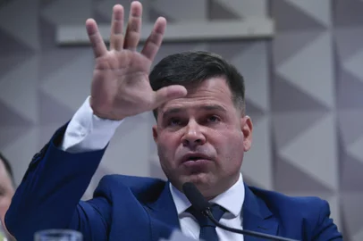 Comissão Parlamentar Mista de Inquérito dos Atos de 8 de Janeiro de 2023 (CPMI - 8 de Janeiro).1ª parte: Reunião para ouvir o ex-diretor da Polícia Rodoviária Federal (PRF).2ª parte: Apreciação de requerimentos.A CPMI é formada por 16 senadores e 16 deputados federais titulares, com igual número de suplentes de cada Casa e vai investigar a invasão e depredação das sedes dos Três Poderes em Brasília.Mesa:ex-diretor da Polícia Rodoviária Federal, Silvinei Vasquez, em pronunciamento;relator da CPMI do 8 de Janeiro, senadora Eliziane Gama (PSD-MA);presidente da CPMI do 8 de Janeiro, deputado Arthur Maia (União-BA).Foto: Edilson Rodrigues/Agência SenadoLocal: BrasÃ­liaIndexador: Edilson RodriguesFonte: AgÃªncia SenadoFotógrafo: e<!-- NICAID(15461362) -->