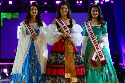 Porthus Junior / Agencia RBS CAXIAS DO SUL, RS, BRASIL, 23/08/2025. Escolha da Rainha e Princesas da Festa Nacional da Uva 2026 (35ª Festa da Uva), realizada no Ginásio do Sesi. É a primeira vez que a escolha acontece no ginásio. (Porthus Junior/Agência RBS)<!-- NICAID(16108720) -->