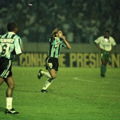 Grêmio 5x0 Palmeiras, Libertadores 1995#Envelope: 153321#Pasta: 59304-CRÉDITO FOTÓGRAFO:  Paulo Franken, Agência RBS, 26/07/1995<!-- NICAID(13781401) -->